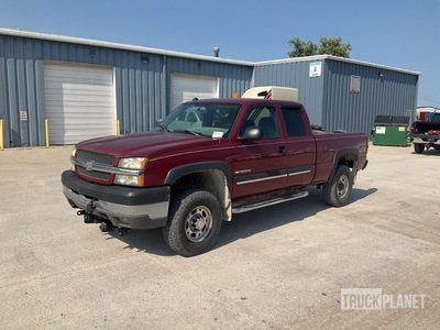 2004 Chevrolet Silverado 2500 LS 4x4 Extended Cab Pickup