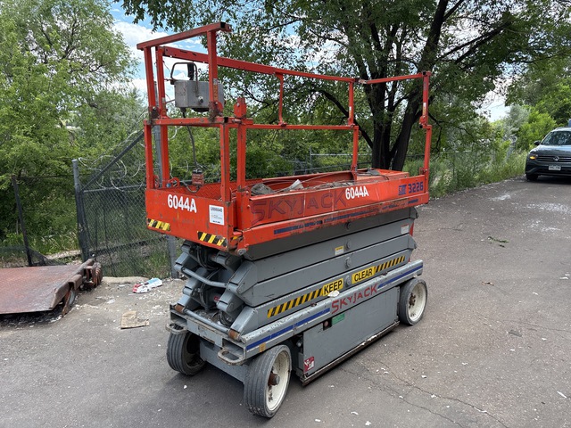 2005 Skyjack SJIII 3226 Electric Scissor Lift 2005 Skyjack SJIII 3226 Electric Scissor Lift