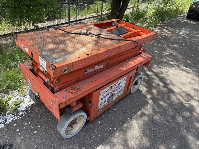 1998 JLG Electric Scissor Lift