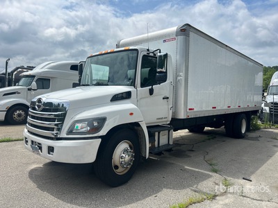 2020 Hino 268 4x2 شاحنة فان