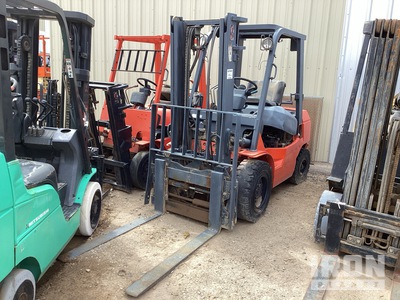 2004 (unverified) Toyota 7FGU30 5620 lb Cushion Tire Forklift