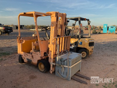 Hyster E60XL Electric Forklift