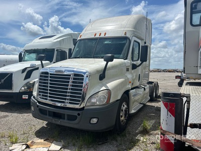 2013 Freightliner Cascadia 125 6x4 T/A Sleeper Truck Tractor