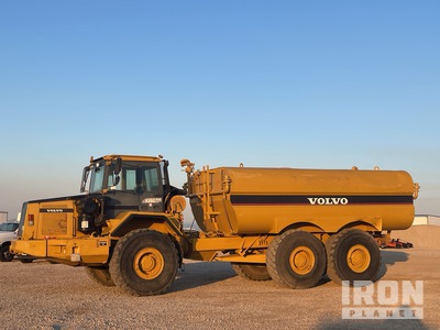 1997 Volvo A35C 8000 gal 6x6 Camion de agua articulado