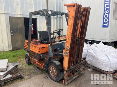Toyota 02-5FD25 4300 lb Pneumatic Tire Chariot Élévateur (Inoperable)