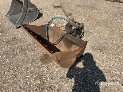 AMI 42 in Q/C Hydraulic Tilting Excavator Bucket - Fits Takeuchi TB290