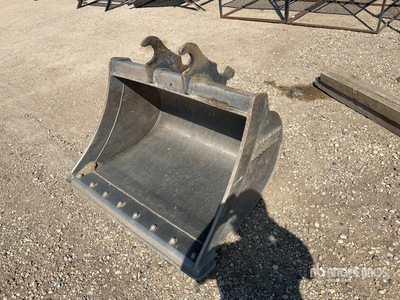 Accurate 46 in Q/C Cleanup Excavator Bucket - Fits Komatsu PC78USLC-10