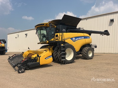 2017 New Holland CR9.90 Combine Harvester