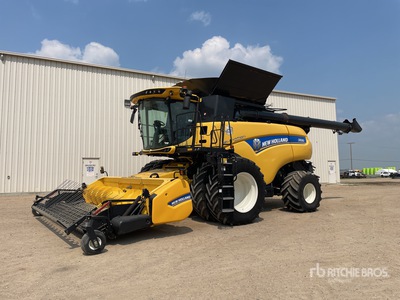 2016 New Holland CR9.90 Combine Harvester