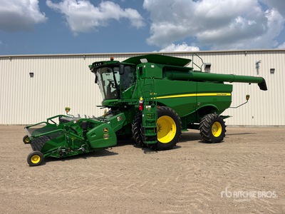 2014 John Deere S670 Combine Harvester