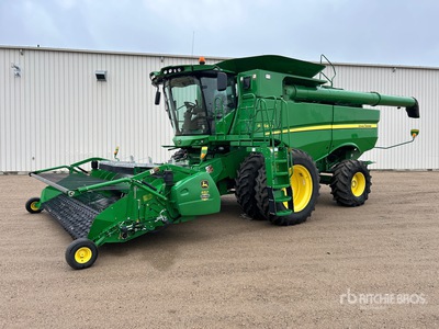2014 John Deere S670 Combine Harvester