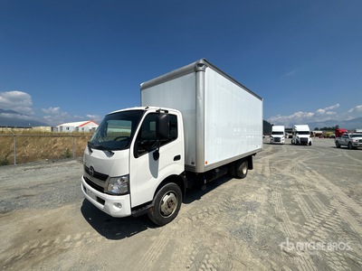 2017 Hino 195 4x2 Furgoneta caja cerrada