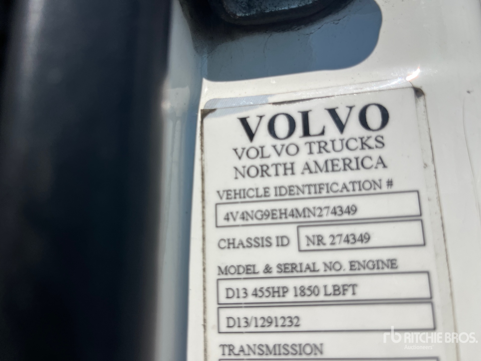 2021 Volvo VNL84300 T/A Day Cab Truck Tractor