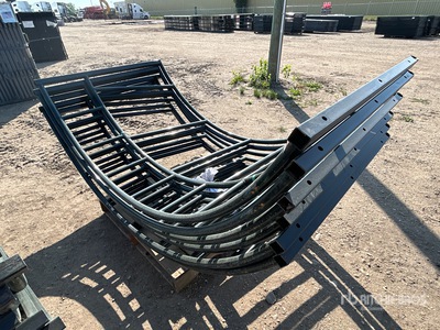 Quantity of (2) BYT Slant Bar 家畜用フィーダー (Unused)