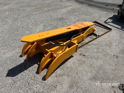 2025 Handy HET320 29.5 in Excavator Thumb - Fits Cat 320 (Unused)