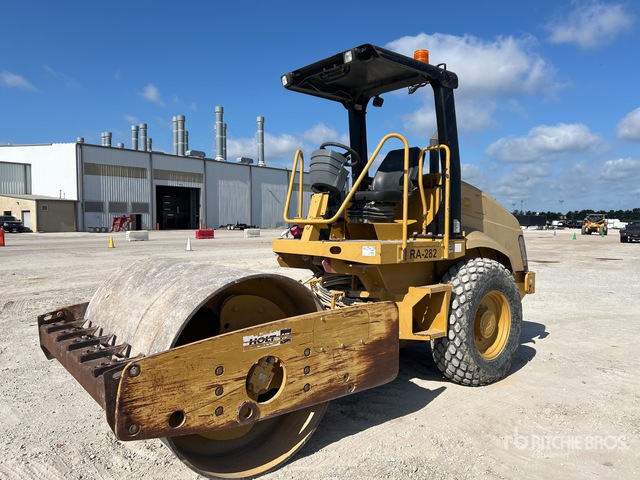 2009 Cat CS-433E Smooth Drum Compactor | Ritchie Bros. Auctioneers