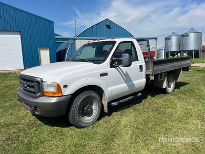 1999 Ford F-350 XL 4x2 Flatbed Truck
