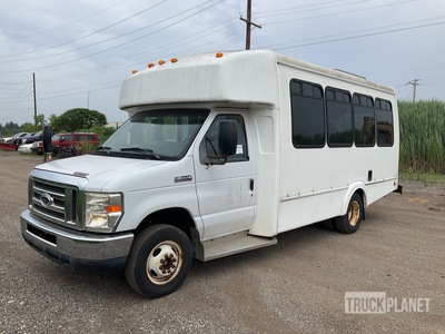 2013 Ford E350 4x2 13-Seat Bus