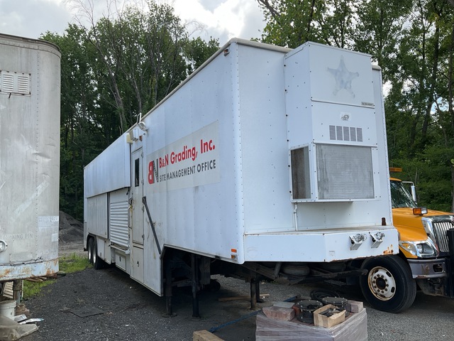1984 Calumet Coach MMT471X-P4930 T/A Mobile Office