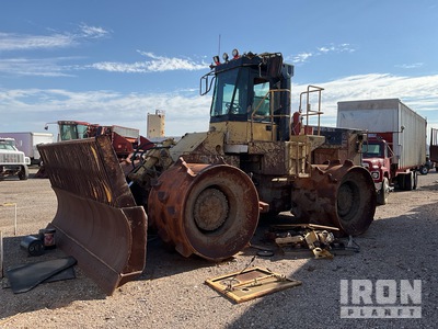 Cat 826C Compacteur de site d'enfouissement à roues (Inoperable)