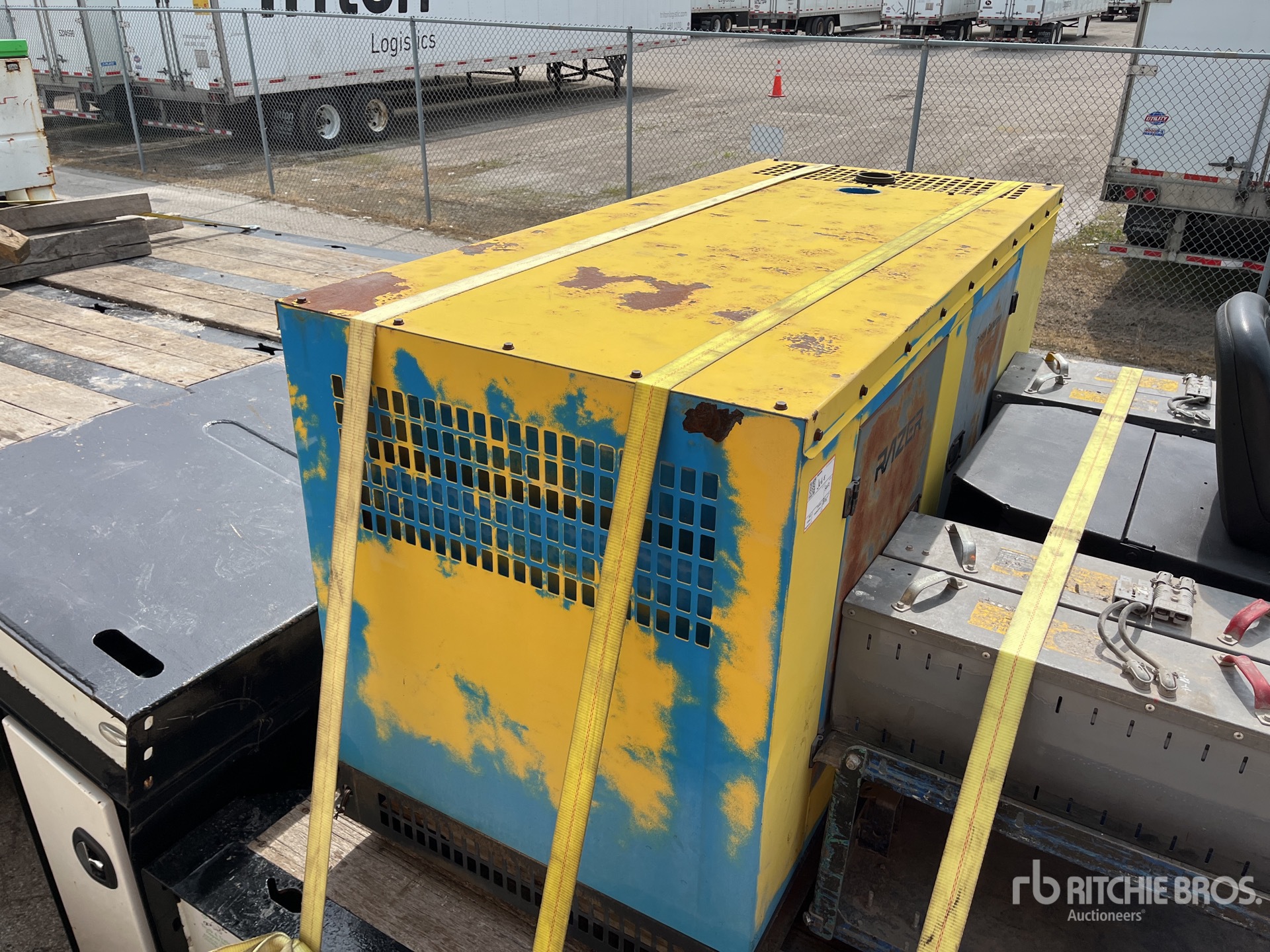 2008 Razor GF320 20 kW Skid-Mounted 発電機セット (250-749 kw/310-950 kva)