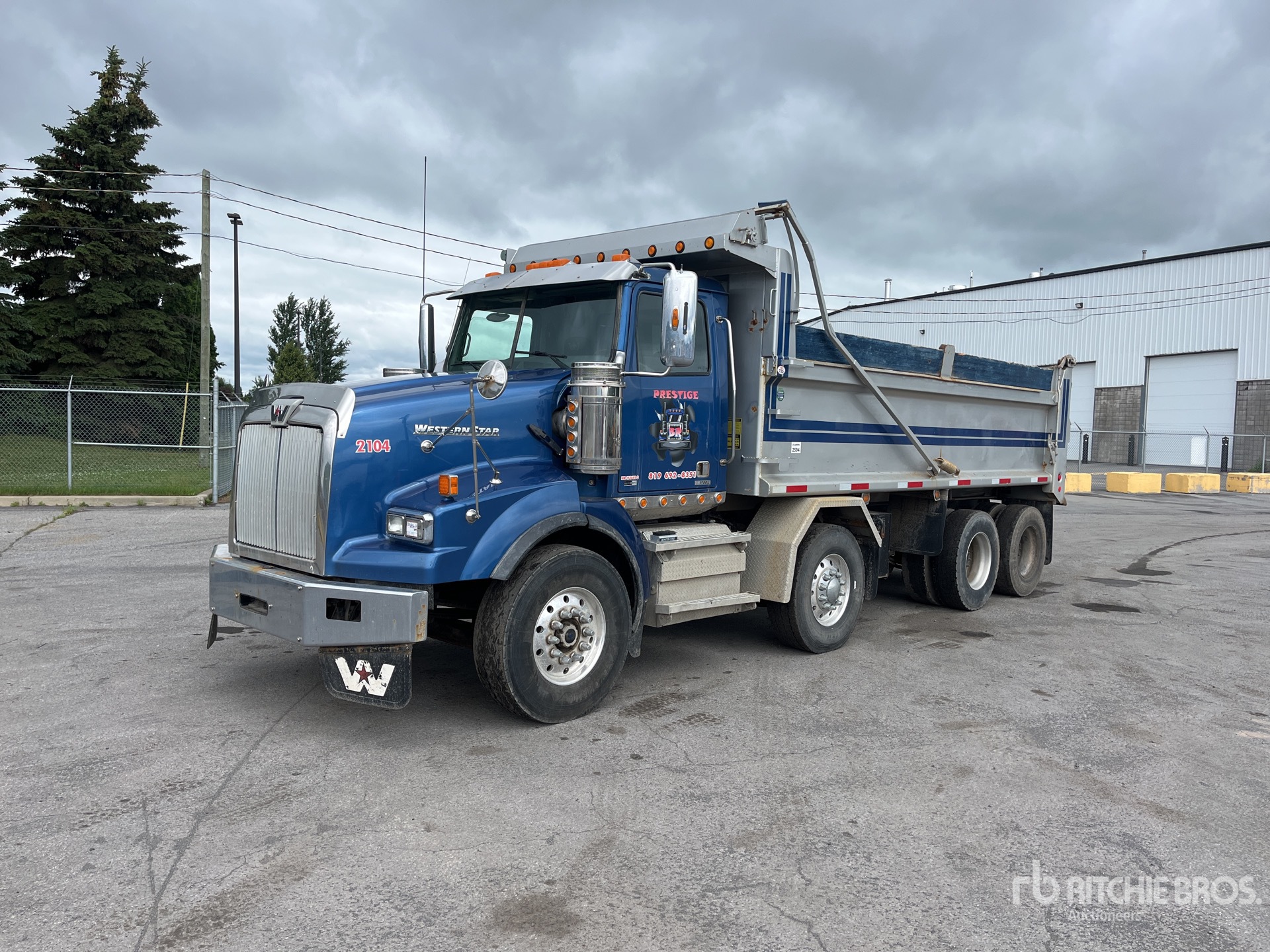 2013 Western Star 4900SB 8x4 Twin-Steer T/A Camión dumper