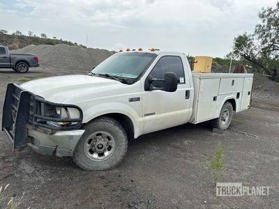2004 Ford F-350 XL 4x2 Utility Truck
