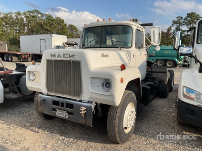 1977 Mack 6x4 Winch Truck (Inoperable)
