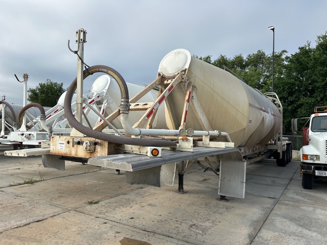 2010 LBT HAB-HA3-J1100X3 Tri/A Pneumatic Bulk Trailer