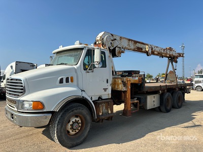 UNIC UR1500 3000 lb Straight Boom on 2004 Sterling L9500 6x4 Kranwägen