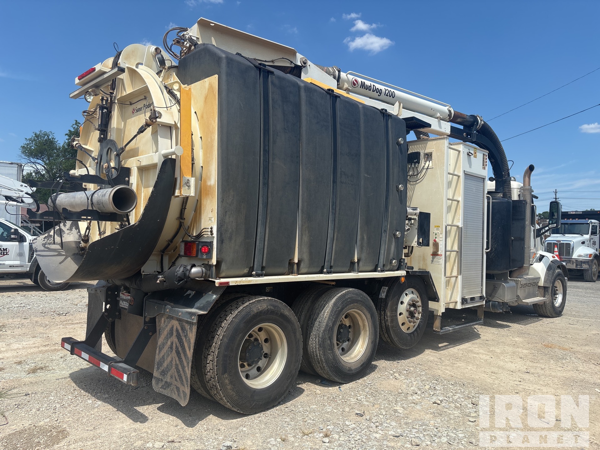 Muddog 1200 on 2019 Peterbilt 377 8x4 Vacuum Excavator Truck in