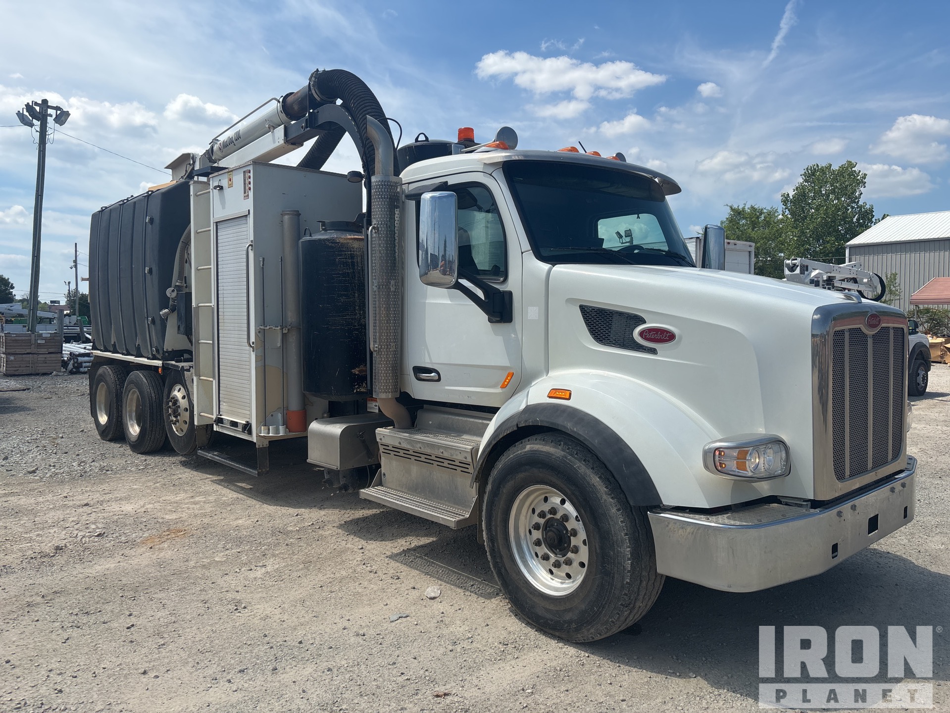 Muddog 1200 on 2019 Peterbilt 377 8x4 Vacuum Excavator Truck in