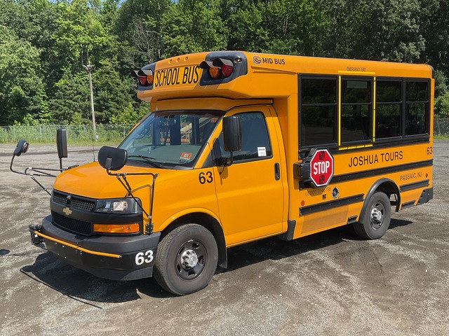 2022 MID/Chevrolet Express 4x2 16-Seat Bus