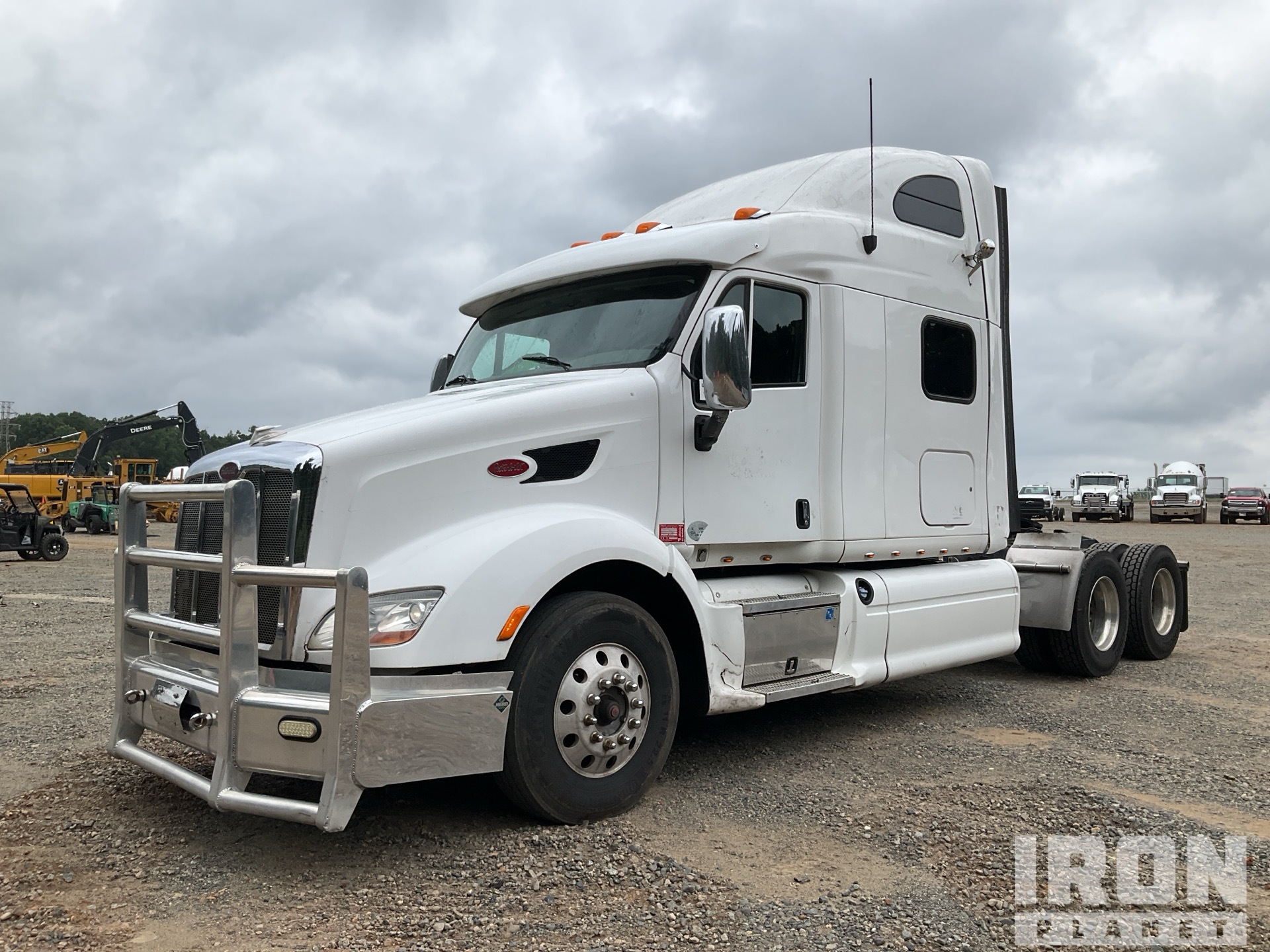2013 Peterbilt 587 6x4 T/A Sleeper Truck Tractor