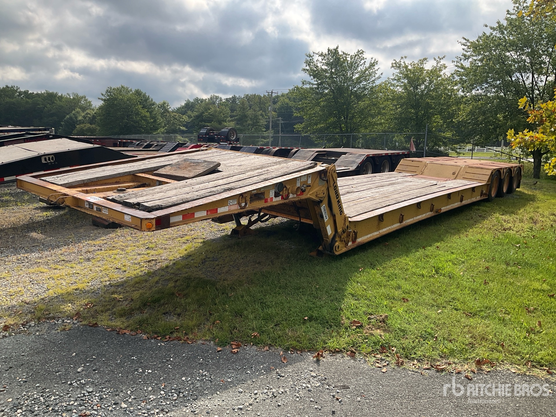2005 Load King 353DFP 7000 lb Tri/A Folding Neck Trailer