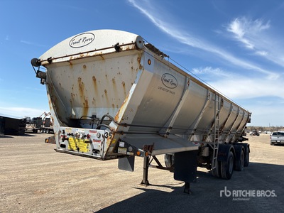 2014 Trout River 38 ft 7 in Tri/A Live Bottom Trailer