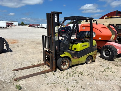 Clark C32CL 5950 lb Cushion Tire Forklift (Inoperable)