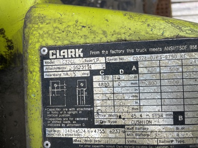Clark C32CL Gabelstapler (Inoperable)