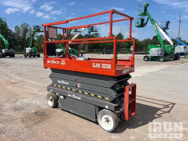ELEVADOR TIJERA SKYJACK SJIII3226