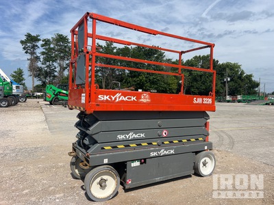 Skyjack SJIII 3226 Electric Scissor Lift