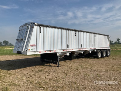 2012 Dakota 45 ft Tri/A Grain Trailer