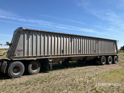2012 Dakota 45 ft Tri/A Grain Trailer