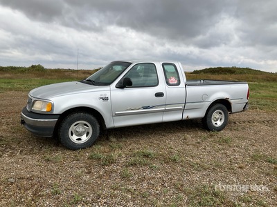 2000 Ford F-150 XL Extended Cab Pickup