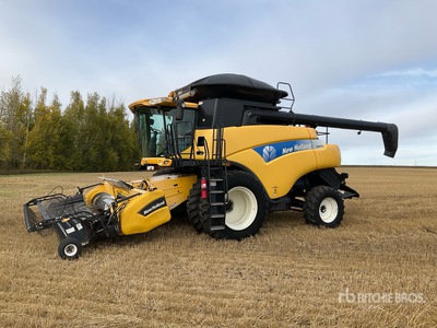 2008 New Holland CR 9070 Combine Harvester