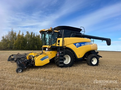 2009 New Holland CR9060 Combine Harvester