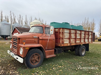 1973 Dodge D600 4x2 Camion à grains