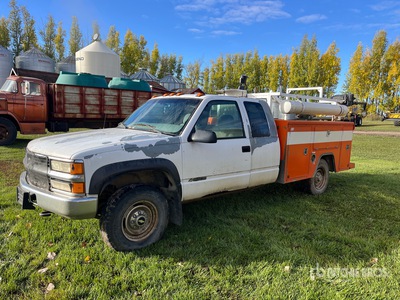 1999 Chevrolet 2500 4x4 Extended Cab Service Truck (Inoperable)