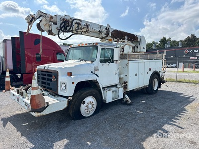 1989 International 1954 Digger Derrick