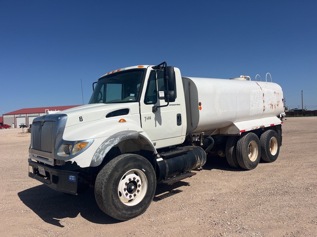 2004 International 7600 4000 gal 6x4 Water Truck