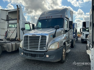 2018 Freightliner Cascadia 125 6x4 تراكتور شاحنة كابينة النوم (ثنائية المحور) (Inoperable)